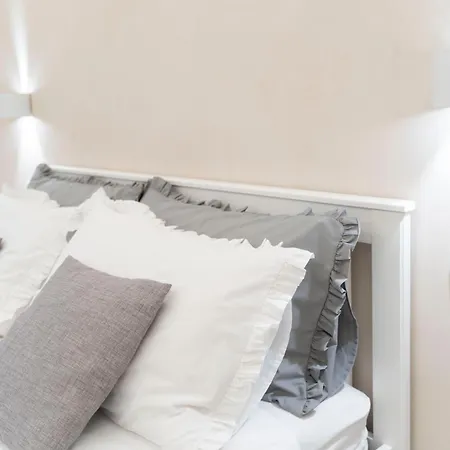 Tom Luxury Guest house *
